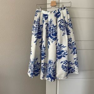 chicwish blue and white floral midi skirt, size S